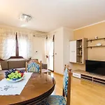 Modern Stefano