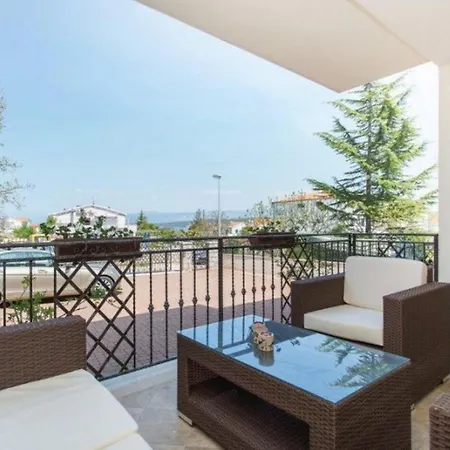 Modern Stefano Appartement Vantacici