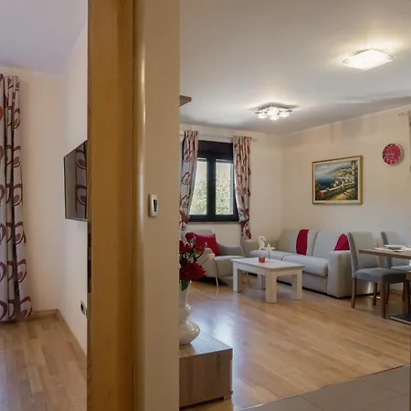 Modern Stefano