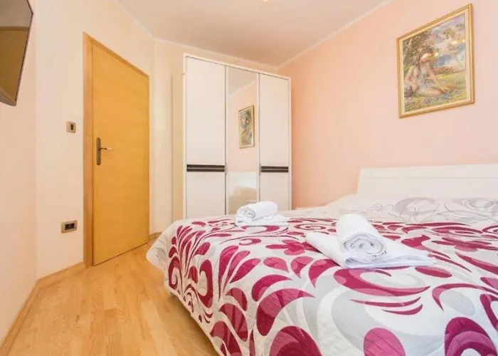 Stefano Apartment Vantacici